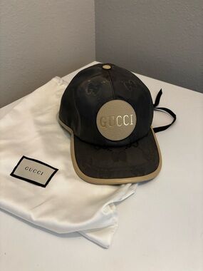 Gucci Men's Black Cap with Beige Logo Patch